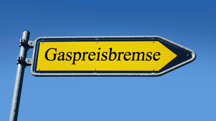 Ein Verkehrsschild trägt die Aufschrift „Gaspreisbremse“.  
