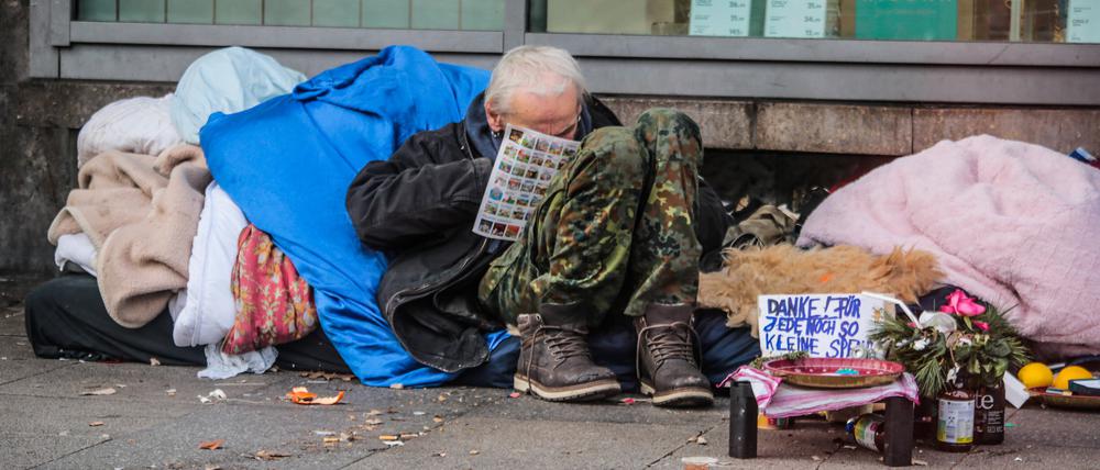 Obdachlose leben auf dem Hermannplatz in Berlin-Neukölln.