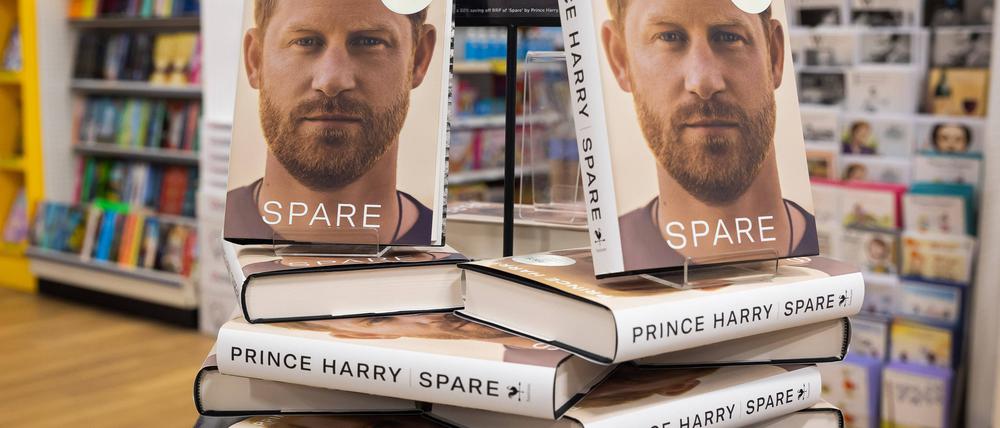 Exemplare von Prinz Harrys Buch „Reserve“ am 10. Januar in einem Londoner Buchladen.