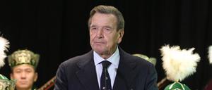 Gerhard Schröder am 30. Jahrestages der Aufnahme diplomatischer Beziehungen zwischen Kasachstan und Deutschland in Hannover (Archivbild).