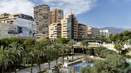 Hochhäuser in einer spanischen Stadt.