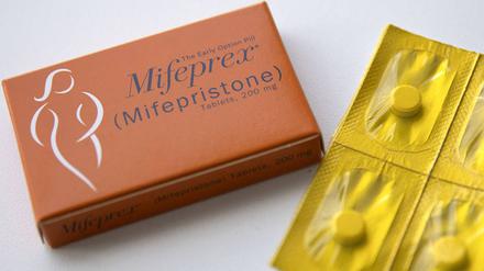 Die Abtreibungspillen Mifepriston und Misoprostol in einer Carafem-Klinik für medikamentöse Schwangerschaftsabbrüche in Skokie, Illinois.