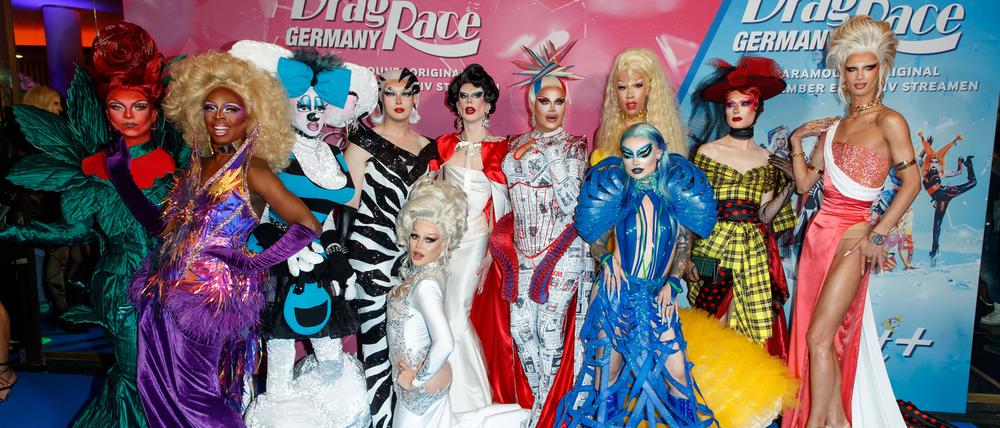 Der Cast der ersten deutschen Staffel von „Drag Race“, an der Drag Queens aus dem deutschsprachigen Raum teilnehmen. 