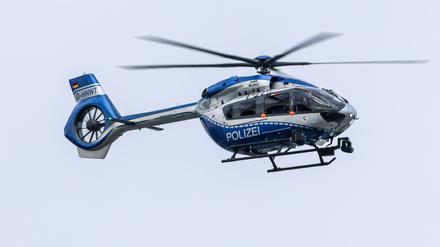 Ein Polizeihubschrauber (Airbus Helicopter H-145 T2) der Polizei NRW am 13. August 2023 in Düsseldorf.