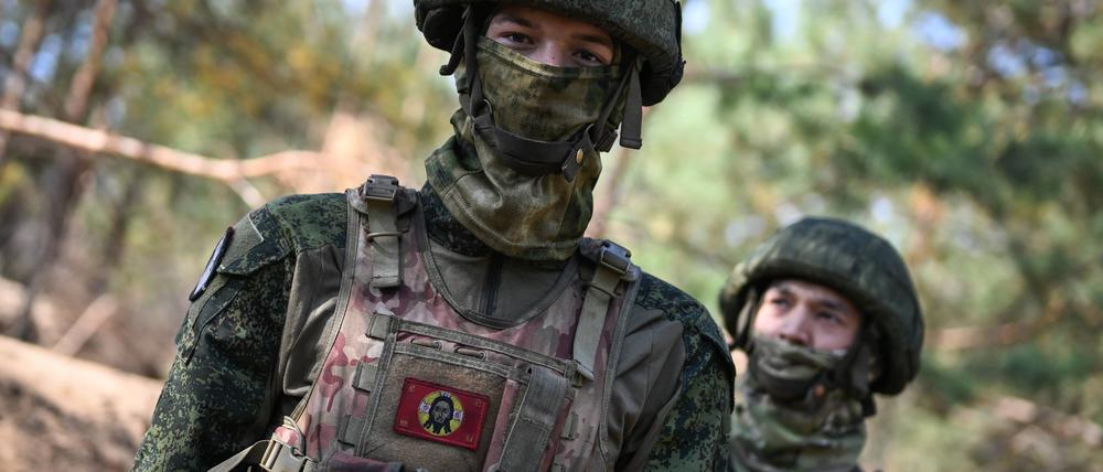 Zwei russische Soldaten in der Ostukraine