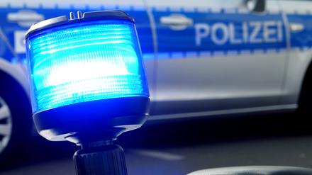 Blaulicht auf einem Motorrad der Polizei (Archivbild).