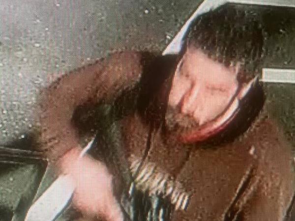Die Polizei hat Robert Card als Tatverdächtigen identifiziert, hier zu sehen auf einer Überwachungskamera.