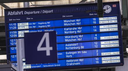 Zahlreiche Verspätungen im Hauptbahnhof Stuttgart am 28.10.2023.