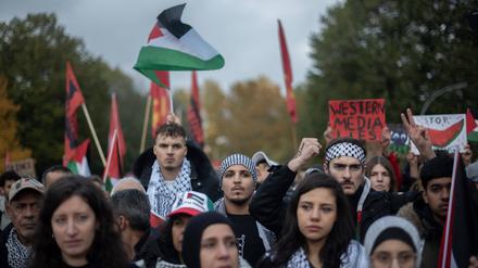 Am 29. Oktober demonstrierten in Berlin zahlreiche Menschen, um ihre Solidarität mit Palästina auszudrücken.