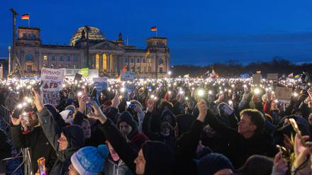 Am 21.01.2024 nahmen in Berlin mehrere tausend Demonstranten an einem Protest unter dem Motto „Demo Demokratie verteidigen - Zusammen gegen Rechts“ teil.