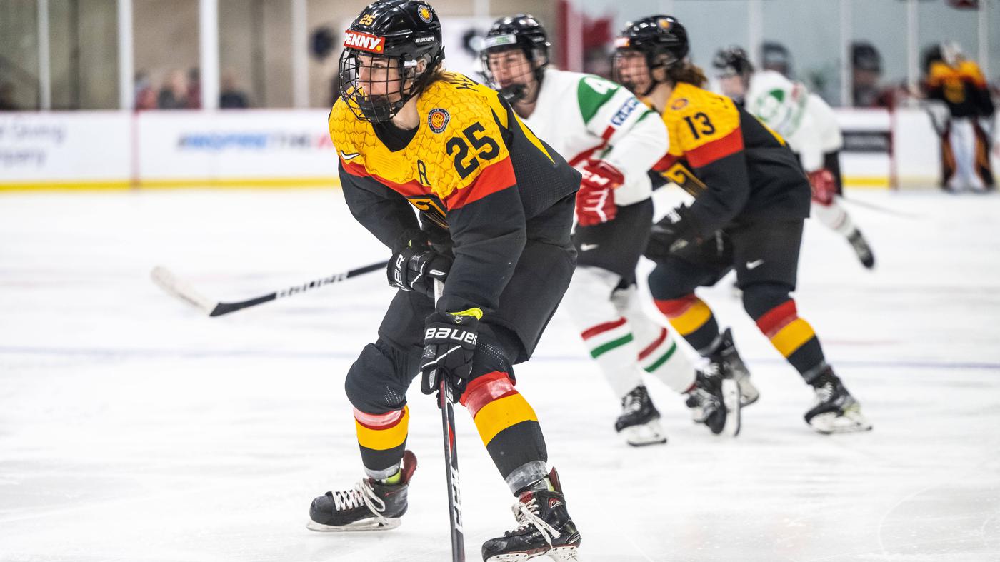 With selfconfidence and a smile The German ice hockey players are in
