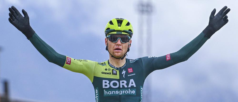 Alexander Wlassow gewinnt die siebte Etappe von Paris-Nizza.