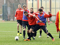 Hinein ins Getümmel: Der Kampf um den Aufstieg in die Bundesliga ist so spannend wie lange nicht. Und der 1. FC Union will kräftig mitmischen. Entsprechend entschlossen gingen die Spieler im Training an die Arbeit.
