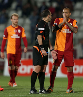 Ist schon mehrfach auffällig geworden, insbesondere Schiedsrichtern gegenüber. Galatasarays brasilianischer Mittelfeldspieler Felipe Melo.