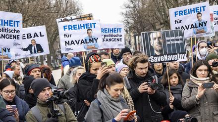 Bereits am 24. Januar 2022 haben in Berlin Menschen gegen Nawalnys Inhaftierung protestiert.