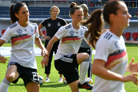 Die neue Bundestrainerin Martina Voss-Tecklenburg hat ein sehr junges Team für die Fußball-WM in Frankreich zusammengestellt. Von den 23 Spielerinnen ist es für 15 die erste WM ihrer Karriere.