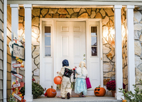 An Halloween klingeln kleine Geister an den Türen, doch sonst bleibt es meist stumm in Häusern.