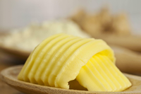 Butter ist nichts anderes als Sahne, der die Flüssigkeit entzogen wurde.