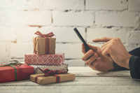 Online-Händler werben bereits vor Weihnachten mit unschlagbaren Rabattaktionen.