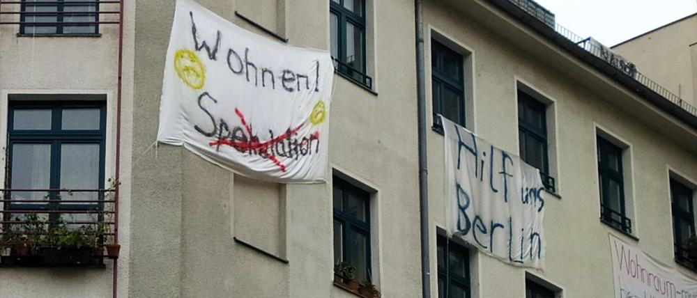 Protest in den Häuser den Naunynstraße 54 bis 55 in Berlin-Kreuzberg.