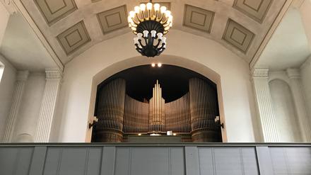 In der Nazizeit umgestaltet. Diese Orgelpfeifen in der Tempelhofer Glaubenskirche wurden 1933 gesetzt.