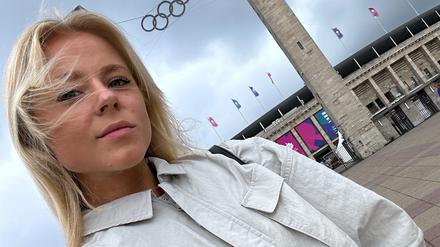 Maren Schiller vor dem Olympiastadion