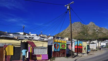 Etwa jeder fünfte Einwohner Südafrikas lebt in informellen Siedlungen, hier ein Township bei Kapstadt.