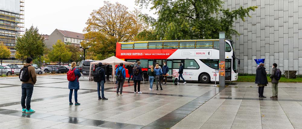 Der Berliner Impfbus kam kurz vor dem offiziellen Semesterstart auch an die TU Berlin.