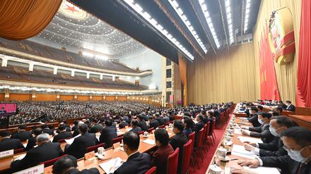 Mehr als 2000 Delegierte umfasst die Politische Konsultativkonferenz des chinesischen Volkes. Hier tagt sie in der Großen Halle des Volkes auf dem Platz des Himmlischen Friedens.