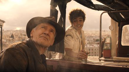 Indiana Jones (Harrison Ford) tritt seine letzte Reise an. Hier mit seinem neuen Sidekick Teddy (Ethann Isidore).