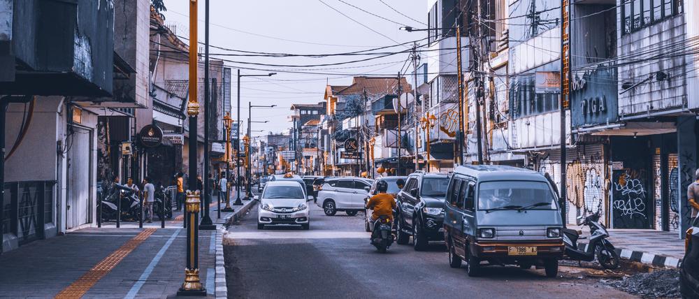 Straßenszene in Bogor, gelegen im sogenannten Globalen Süden: Die 60 Kilometer entfernt von Jakarta gelegene indonesische Stadt zählt knapp eine Million Einwohner.