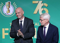 Miteinander: Vor dem Pokalfinale traf sich die DFB-Spitze um Reinhard Rauball (rechts) mit Fifa-Präsident Gianni Infantino.