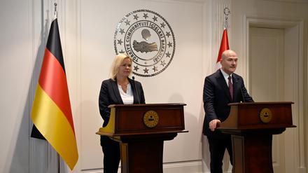 Bundesinnenministerin Nancy Faeser und ihr türkischer Amtskollege Süleyman Soylu am Dienstag in Ankara.