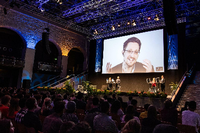 Edward Snowden wird für eine Diskussion in Innsbruck zugeschaltet.