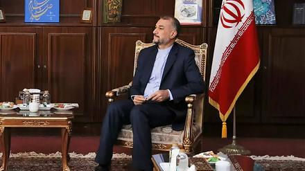 Der iranische Außenminister Hussein Amirabdollahian droht: drohte: „Unsere Antwort wird angemessen und entschlossen sein.“ 