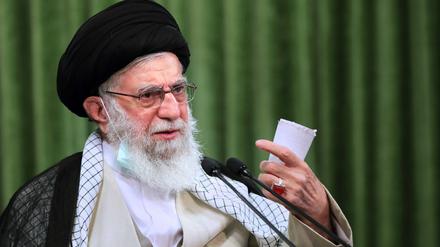  Ajatollah Ali Chamenei, Oberster Fürher des Irans, spricht bei einer Videokonferenz mit Mitgliedern der Islamischen Beraterversammlung. 