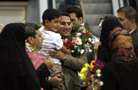 Am 15. Juli 2010 wird Shahram Amiri am Flughafen von Teheran von seiner Familie empfangen. Jetzt soll er hingerichtet worden sein.
