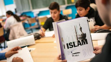 Islamunterricht in einer siebten Klasse in der Frankfurter Ernst-Reuter-Schule. 