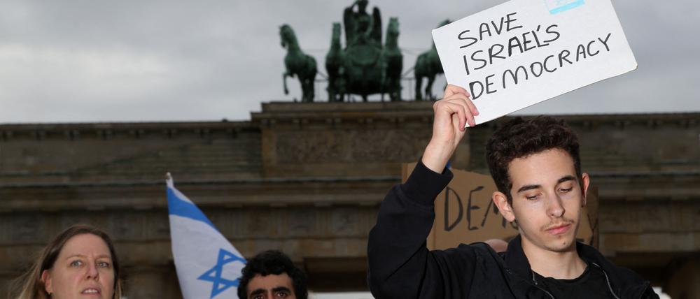 Israelis demonstrierten auch in Deutschland gegen die Reform. Hier am 23. Juli 2023 in Berlin. 