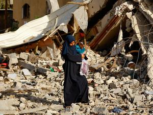 Szene der Zerstörung in Khan Younis im südlichen Gazastreifen.