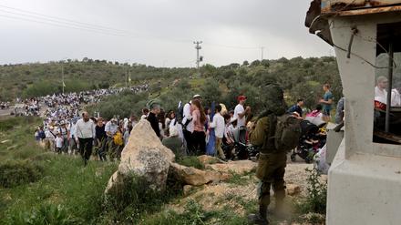 Israelischer Siedler beim Solidaritätsmarsch im Westjordanland.