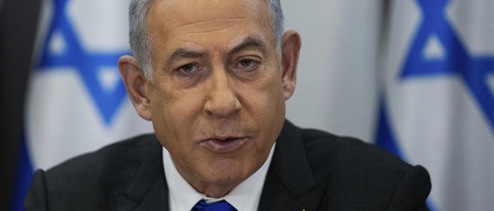 Gegen den israelischen Ministerpräsidenten Benjamin Netanjahu hat der Chefankläger des Internationalen Gerichtshofs einen Haftbefehl beantragt. 