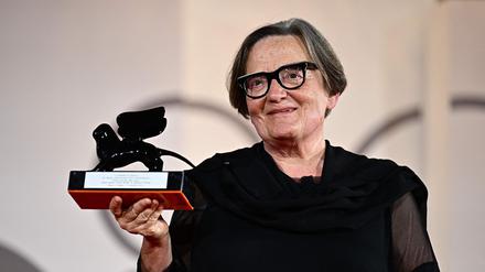 Die polnische Filmemacherin Agnieszka Holland wurde beim Filmfest Venedig für ihr Flüchtlingsdrama „Green Border“ mit dem Spezialpreis der Jury ausgezeichnet. 