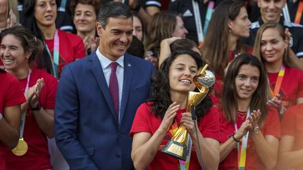 Ivana Andrés, Kapitänin der spanischen Frauenfußballnationalmannschaft, und ihre Kolleginnen müssen sich entscheiden.