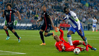 Jackson umkurvt Manuel Neuer und erzielt das 3:1 für den FC Porto.