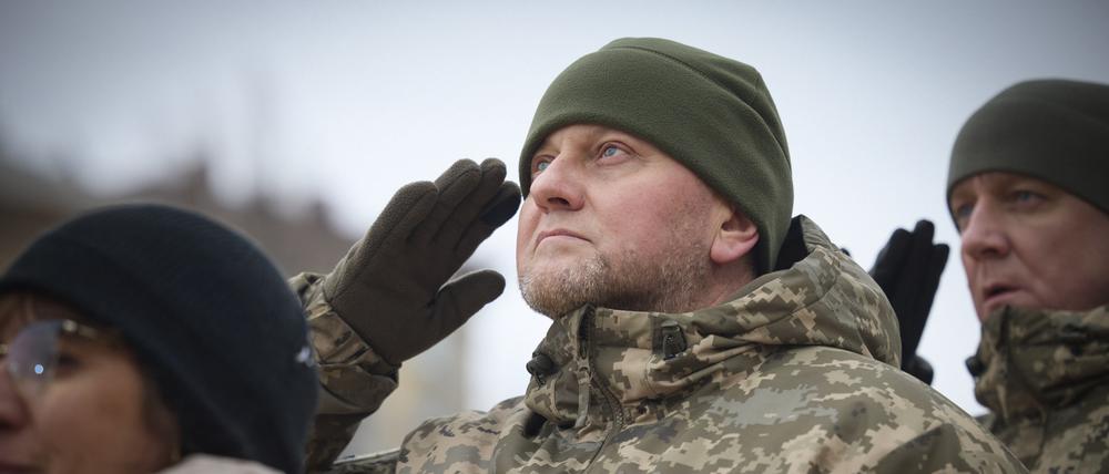 Walerij Saluschnyj, Oberbefehlshaber der ukrainischen Streitkräfte, nimmt an einer Gedenkveranstaltung anlässlich des einjährigen Jahrestages des Ukraine-Krieges teil. 
