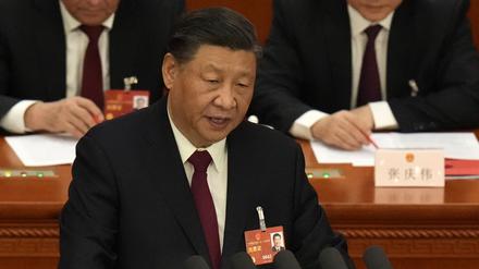 Xi Jinping hält eine Rede während der Abschlusszeremonie im Rahmen der Jahrestagung des Nationalen Volkskongresses.