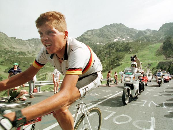 Jan Ullrich im Juli 1997, auf auf der zehnten Etappe der Tour de France in den Pyrenäen. Zwölf Tage später entschied der gebürtige Rostocker das bekannteste Radrennen der Welt für sich. 