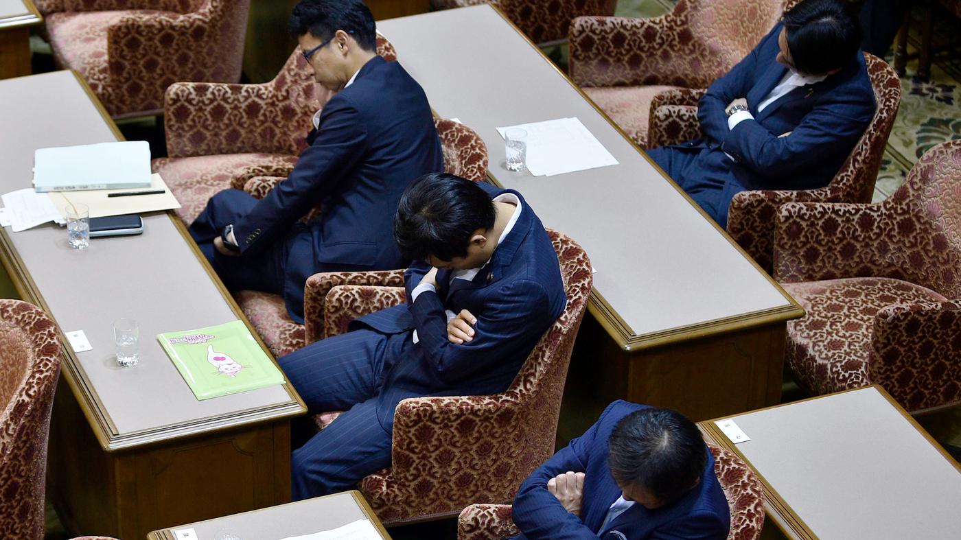 日本社会は慢性的な睡眠不足に悩まされている