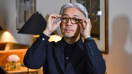 Ryuichi Sakamoto, japanischer Komponist, Jurymitglied der Berlinale, aufgenommen bei einem Fototermin während der Internationalen Filmfestspiele Berlin.